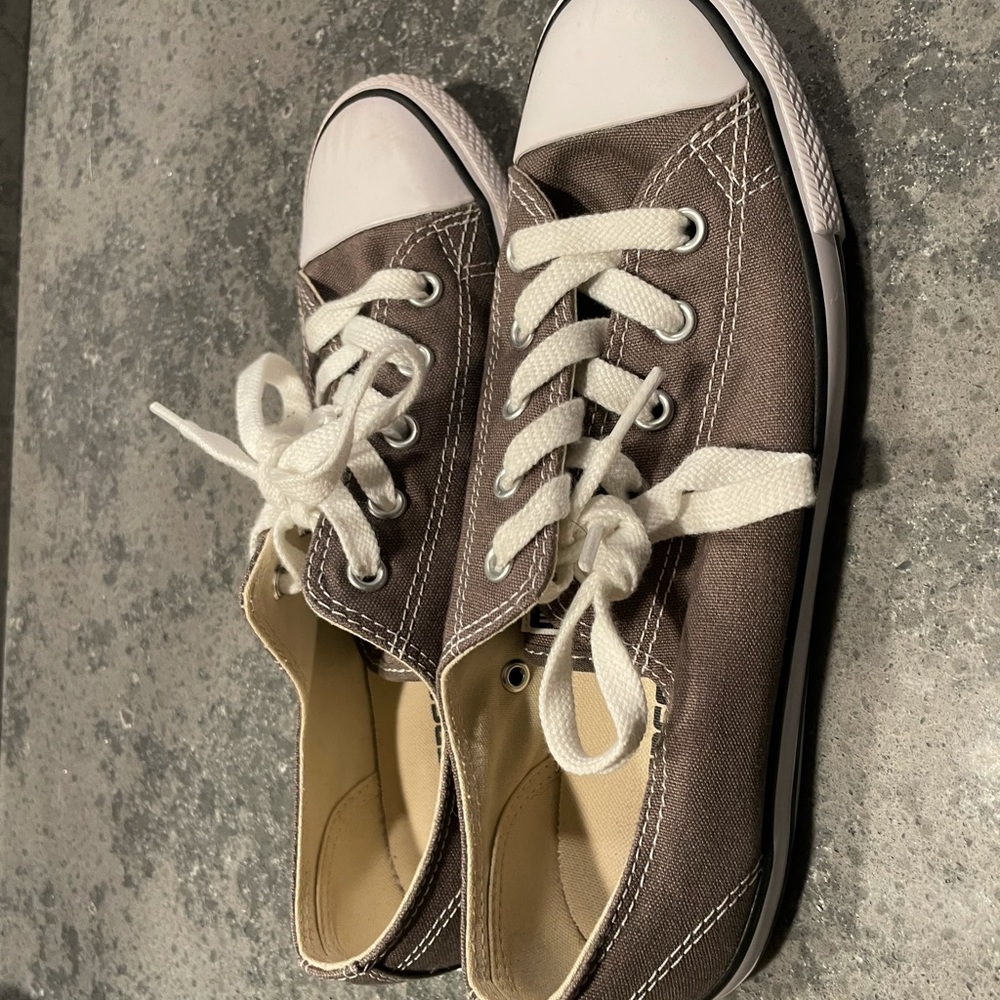 Converse size 7